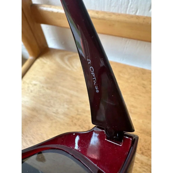 Women’s Sunglasses with Small Jewels - Picture 4 of 8